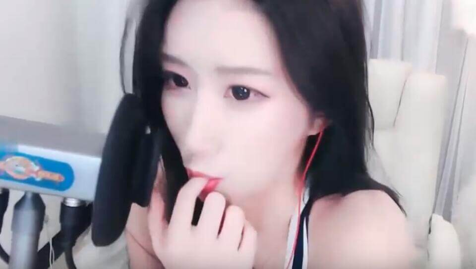 可爱的埋埋asmr福利火箭定制 制服舔耳.