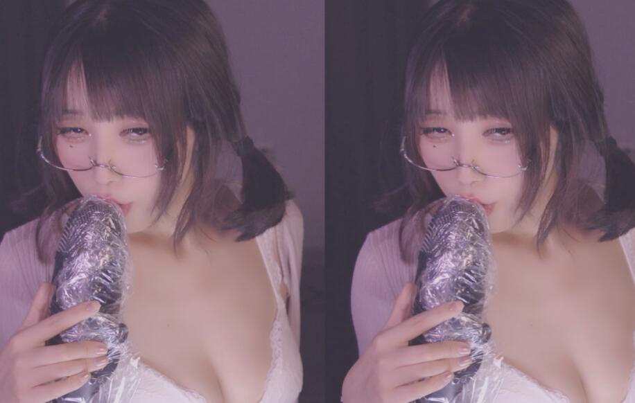 左颜玉很下饭ASMR 双马尾白色上衣.