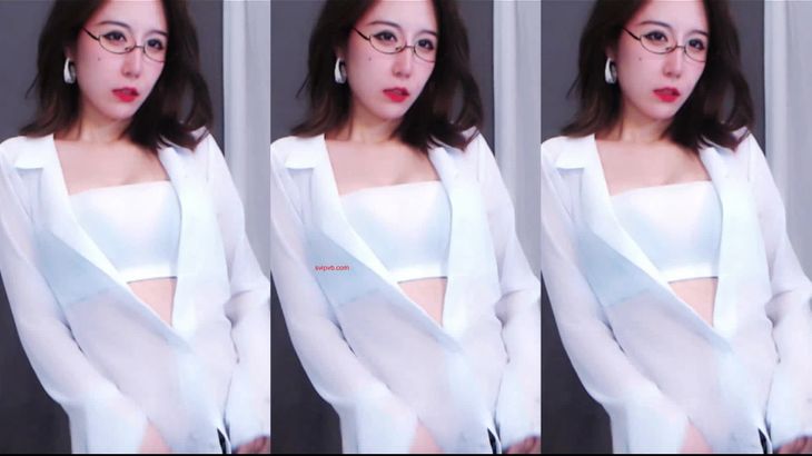 【斗鱼何成琳】翘臀御姐 超火定制福利热舞 12