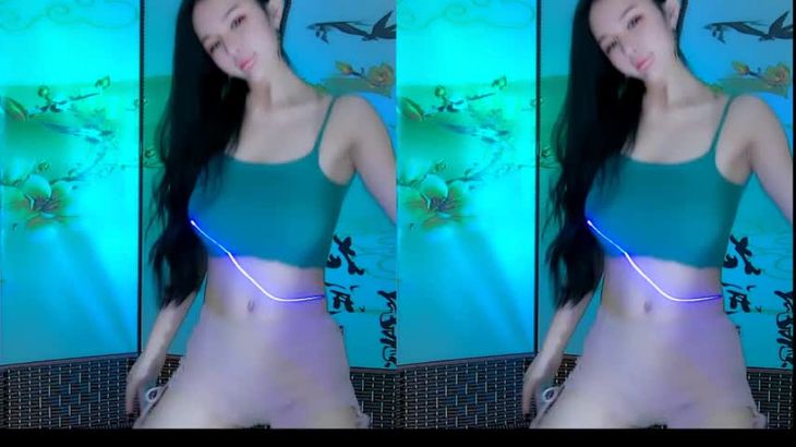 【舞嫣小妖精】高颜值极品身材 名如其人 绝活一字马 千元定制内涵热舞合集 17