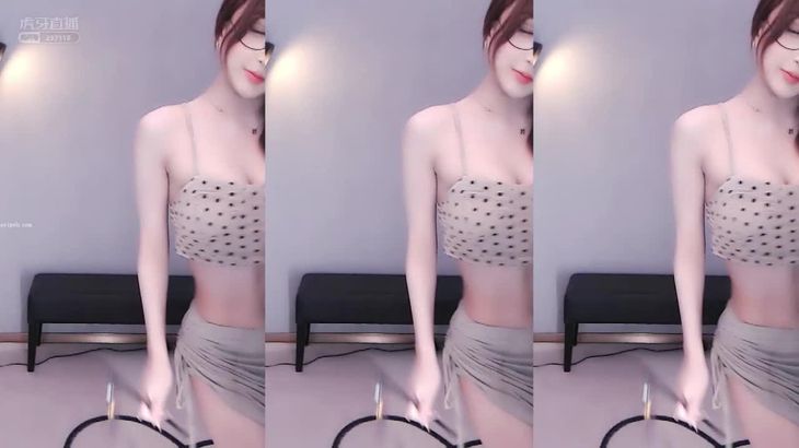 【虎牙赢城冰糖】还是需要多练练呀妹妹 棍子玩的一般