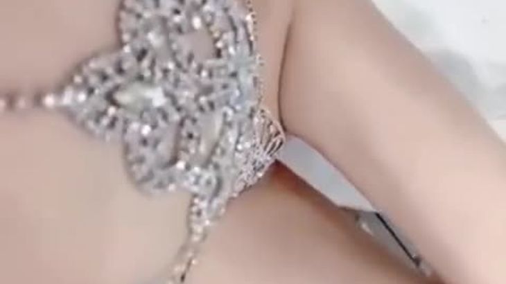 【虎牙小野马】衣衣挺好看的 哪里有卖？