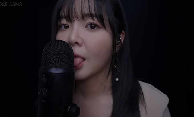 Rose ASMR 几乎舔麦克风来感受大脑的刺痛
