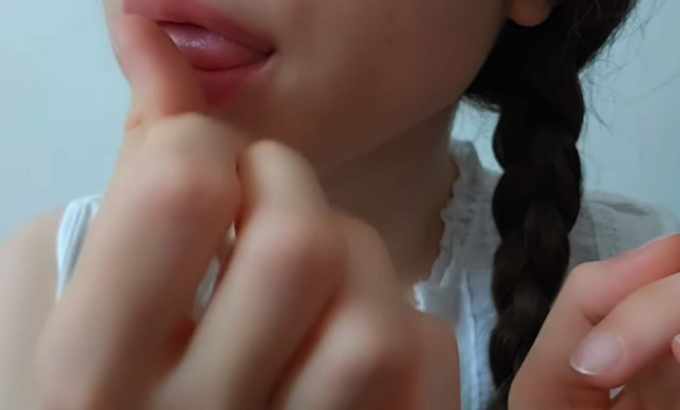 gASMR 无人声 ASMR：吐口水涂抹你的脸🫵🏻•嘴巴发出声音•不说话•我最喜欢的 17