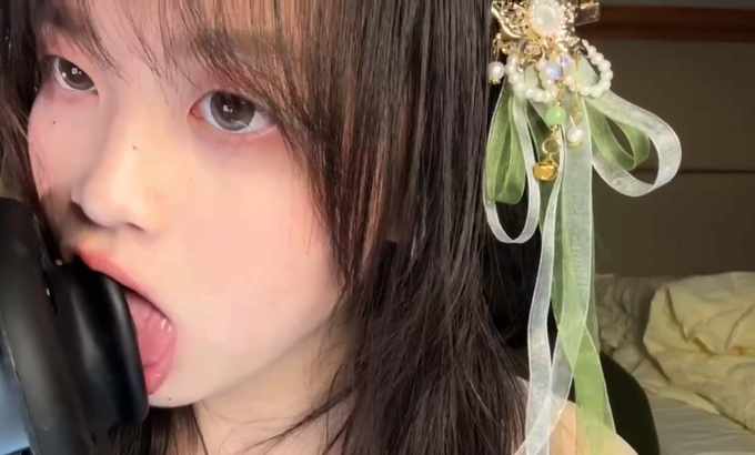 椰椰拿铁 ASMR 耳道湿润舔耳