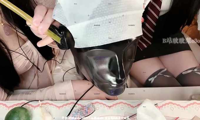 啵啵梨 ASMR ⚡️双人蝴蝶结过膝袜不规则吸管触发-孔雀鱼