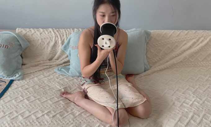 白桃子 ASMR 舔耳朵 舔和吃 舔耳朵 舔耳口腔音喘息