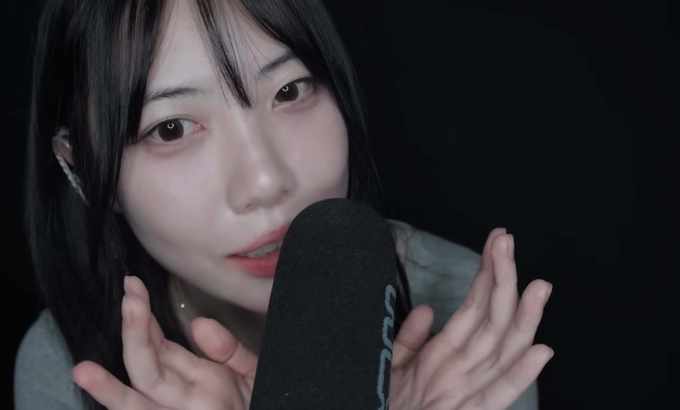 DOOBOO ASMR豆腐桌 伴随着单词重复和视觉触发，在酥麻感中入睡！（单词重复、空气触发、手部动作）