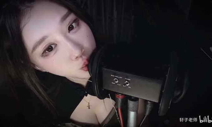 轩子巨2兔 黑丝美腿ASMR舔耳助眠