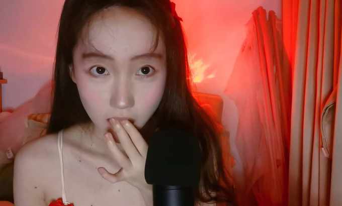 YiDan的窝窝 ASMR tian😛手指和触频（略暴力）