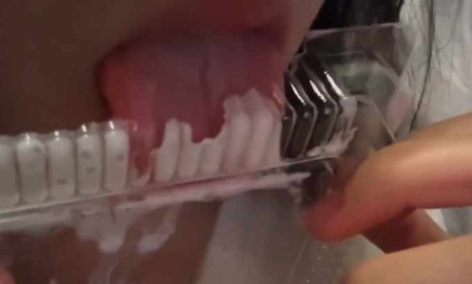 觉觉不困 ASMR 舔酸奶–