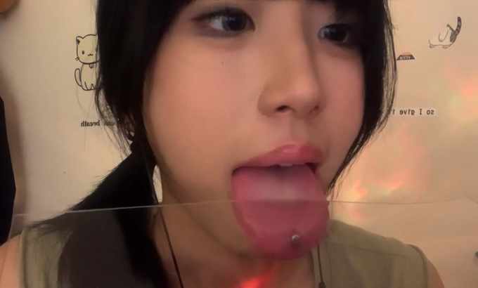 小0觉觉猪 ASMR 👅刮～刮舌苔