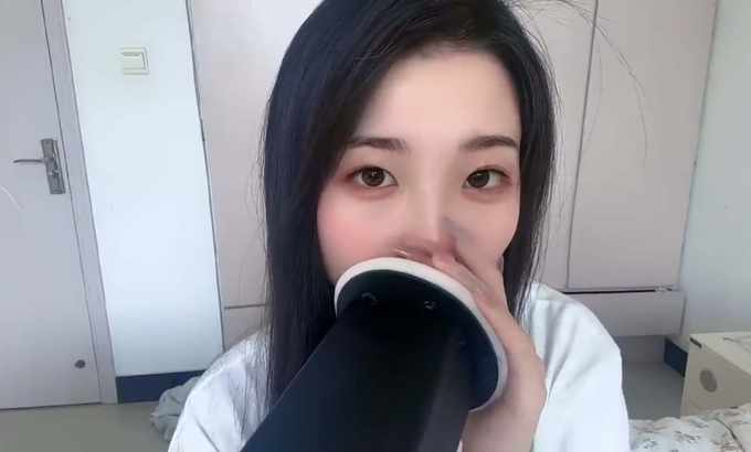 白桃子 ASMR 舔耳朵 舔和吃 舔耳朵 舔耳口腔音喘息弹舌