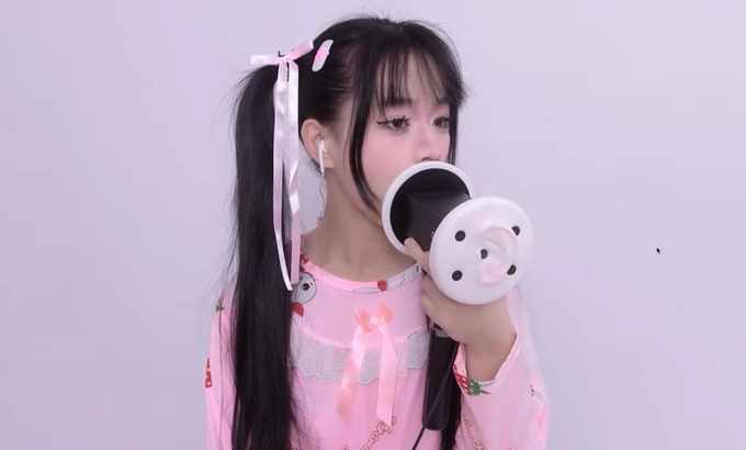 晓美 🥰晓美 Xiao Mei ASMR 舔耳口腔音喘息 舔耳朵 舔和吃 舔耳朵