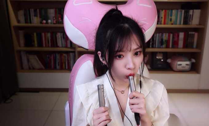 Luna77小女巫露娜 无人声【小女巫露娜🌛ASMR】回声嗷呜 双耳口腔音 么么哒 免疫进 (No Talking)