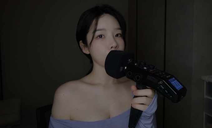 yeonchu ASMR 能让你进入梦乡的口腔声音：糖果、吃东西、吐、蜂蜜、吸溜。