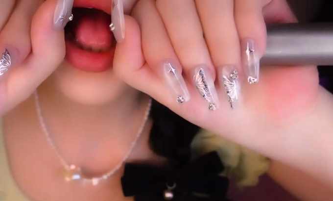 小羊咩/小羊喵 ASMR 口腔音 6月初夏的一抹绿，给哥哥带去一丝凉意