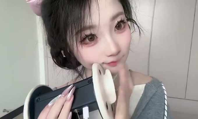 白桃子 ASMR 舔耳朵 舔和吃耳朵 舔耳口腔音喘息弹舌