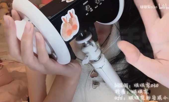啵啵梨 ASMR舔耳福利