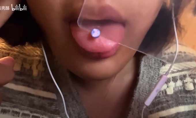 茄壳酪 舔眼镜口腔音ASMR，舔眼镜口音ASMR，舔玻璃杯的声音 ASMR，舔眼镜口音ASMR