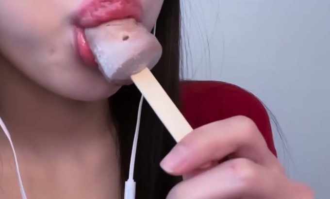 Yuuu ASMR 吃冰棍