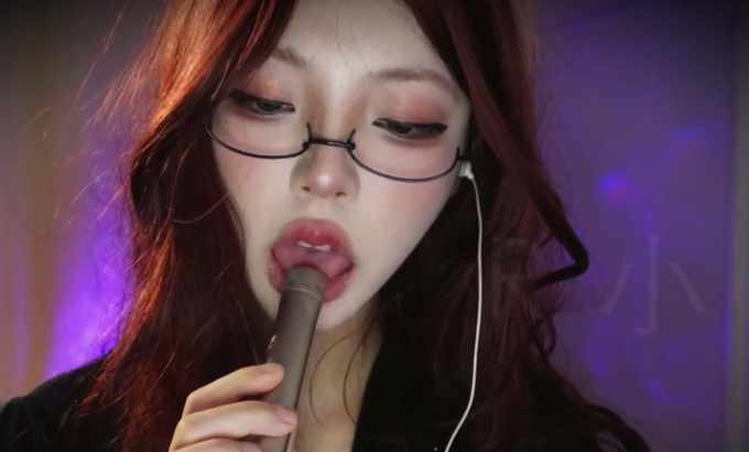小凛蝶子 ASMR 半框眼镜管麦舔舐