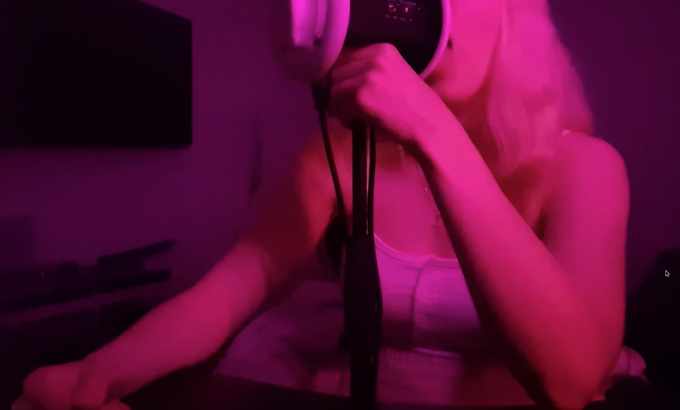 lym’s cozy ASMR cave [微妙的 ASMR] 🍄 敲舌头、吃耳朵、捂嘴和舌头颤动，同时伴有手部动作 🍄