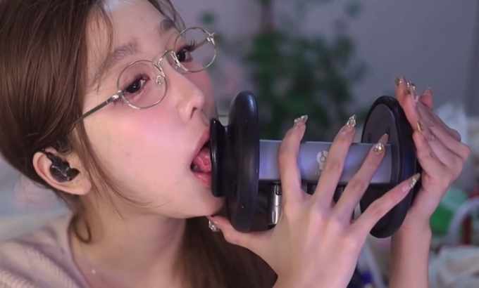 酥酥学姐 ASMR 金丝眼镜的舔耳